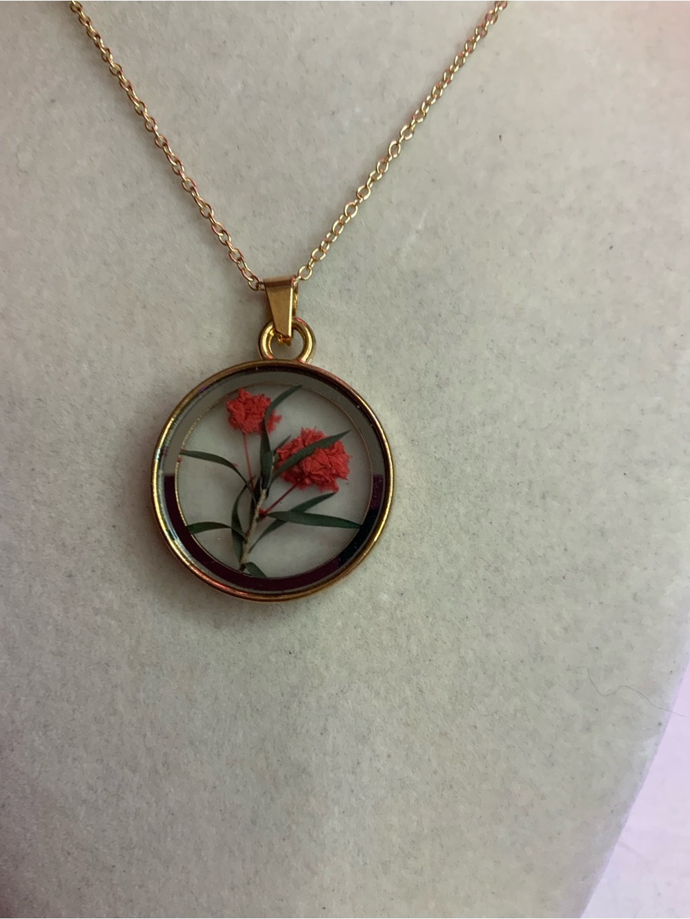 Gold-Tone Round Pendant Necklace with Red & Green Floral Inlay (Z-20)